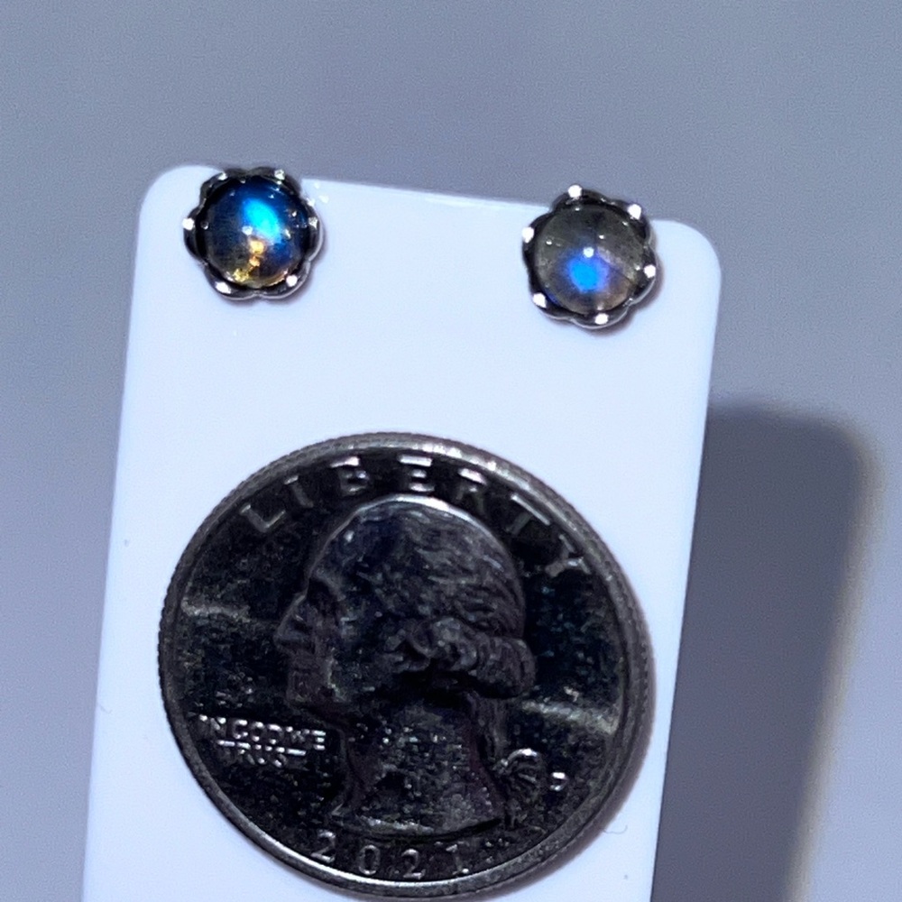 Labradorite studs in sterling silver flower setting comes in jewelry box nwot